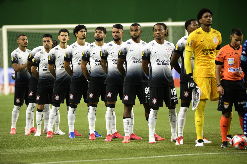 Time do Corinthians antes do jogo contra o Palmeiras — Foto: Marcos Ribolli
