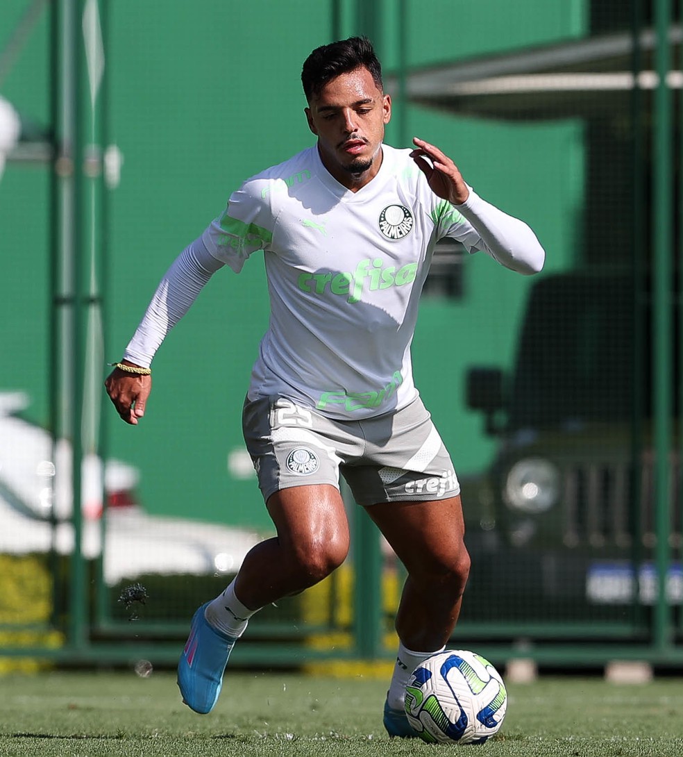 Gabriel Menino durante treino do Palmeiras na Academia de Futebol — Foto: Cesar Greco