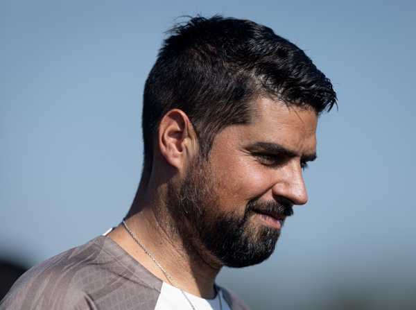 Corinthians busca solução para crise política e apoia António Oliveira
