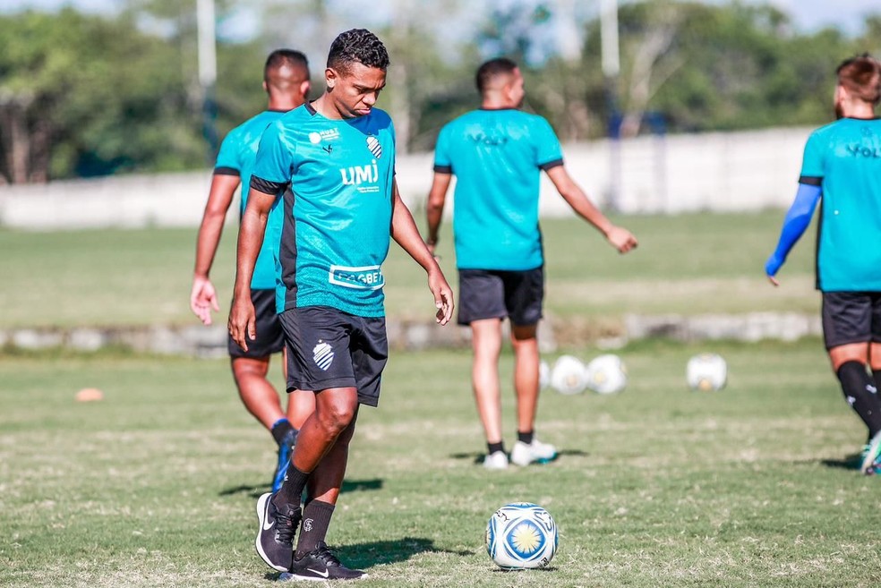 Niltinho, atacante do CSA — Foto: Morgana Oliveira/ASCOM CSA