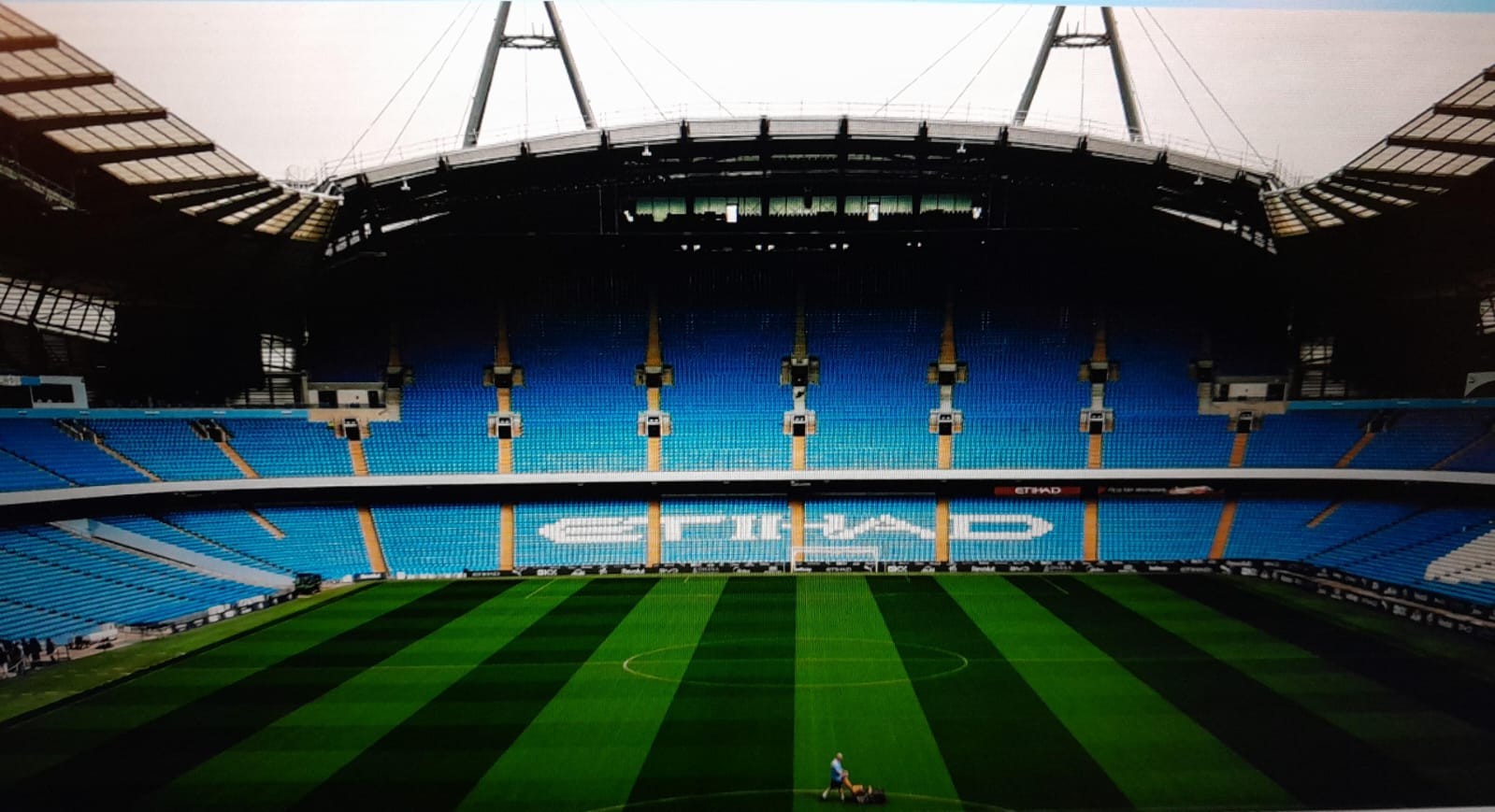 Manchester City vai construir estátua e dá nome de arquibancada a Guardiola