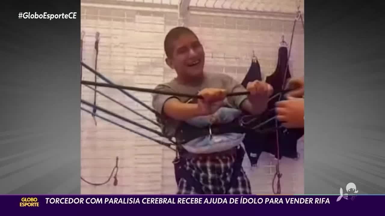 Torcedor do Ceará com paralisia cerebral recebe ajuda de Sérgio Alves para vender rifa