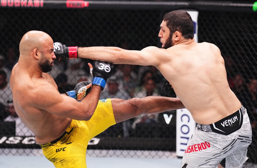 Ikram Aliskerov venceu Warlley Alves por nocaute t&eacute;cnico aos 2min07s do R1 &mdash; Foto: Chris Unger/Getty Images