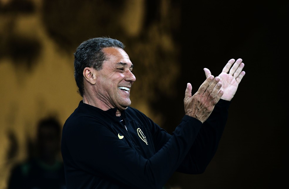 Luxemburgo valorizou o empate em casa contra o  Fortaleza pela Sul-Americana — Foto: Marcos Ribolli