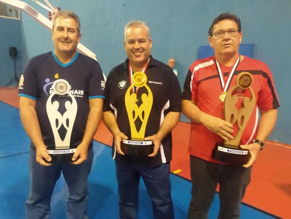 Tênis e biribol de Santos conquistam troféus nos Jogos Abertos do Interior