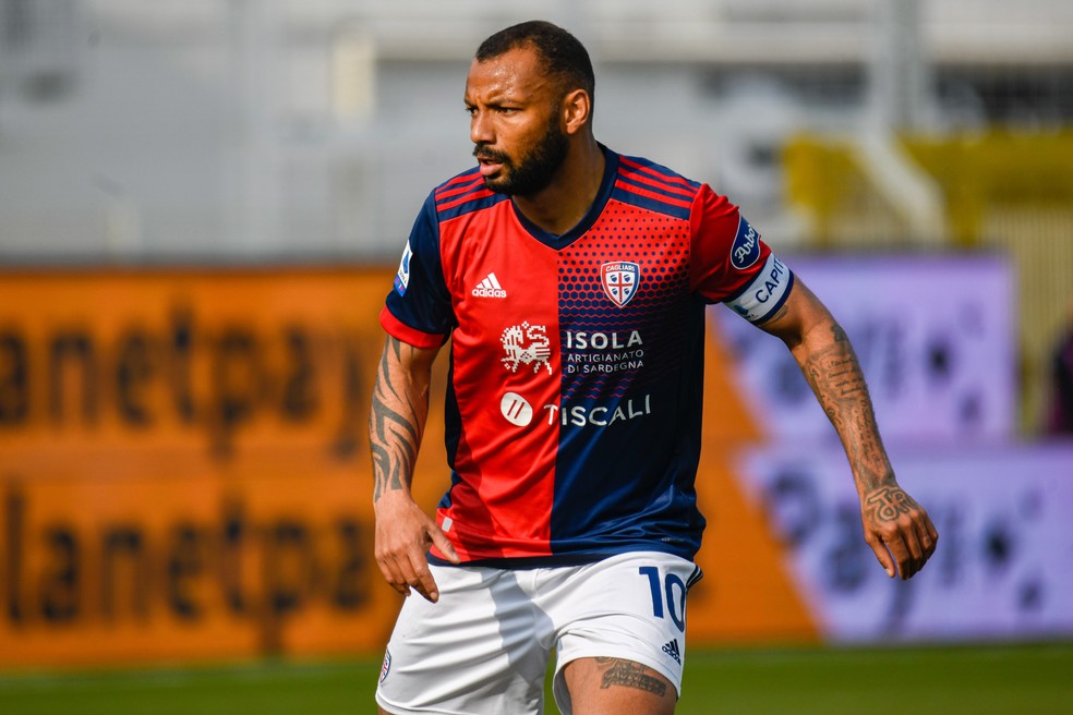 João Pedro, atacante do Cagliari, é convocado pela seleção da Itália — Foto: Getty Images