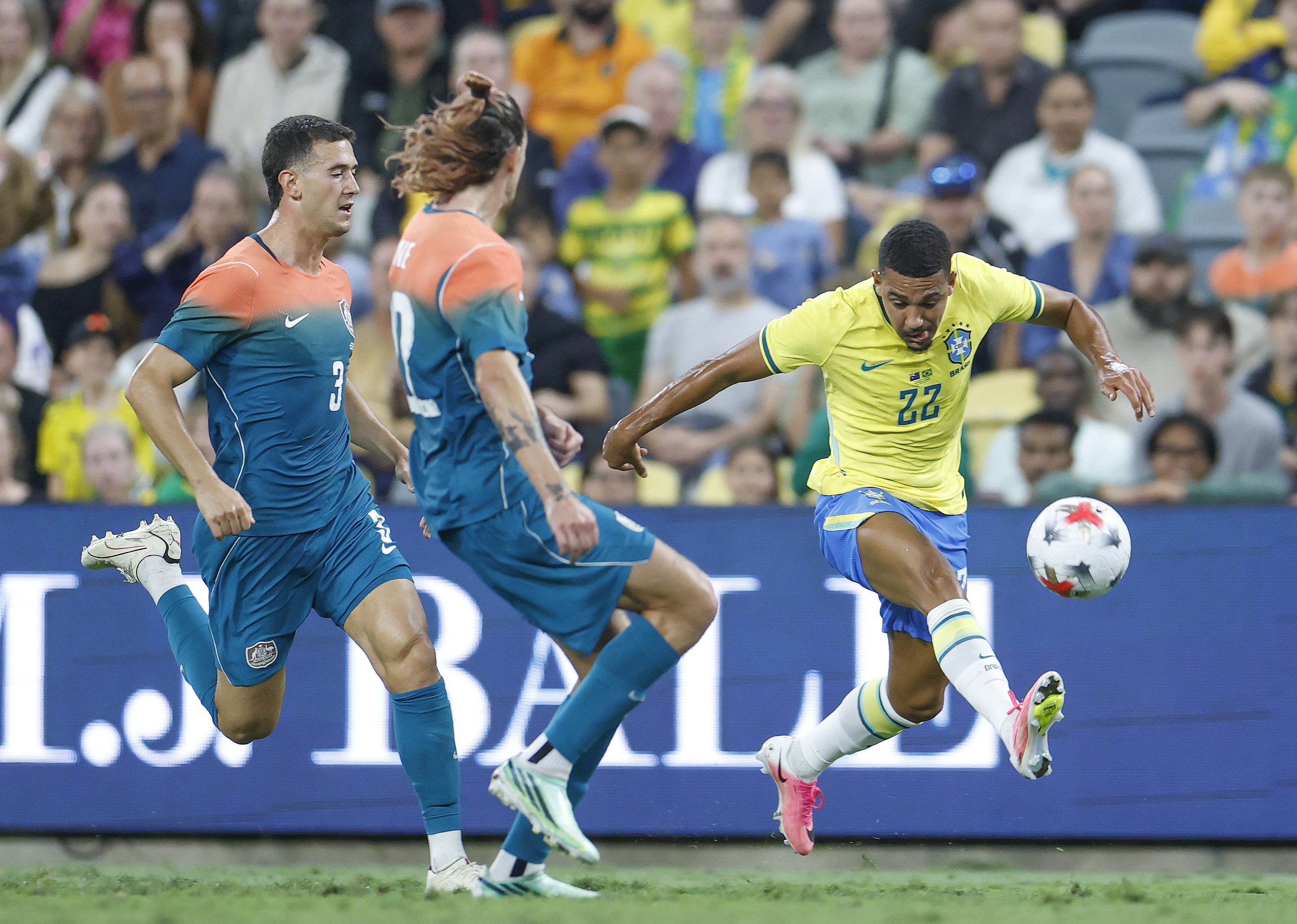 Flamengo conta com Pedro e Samuel Lino contra o Santos; Varela e Valencia devem desfalcar | Ge