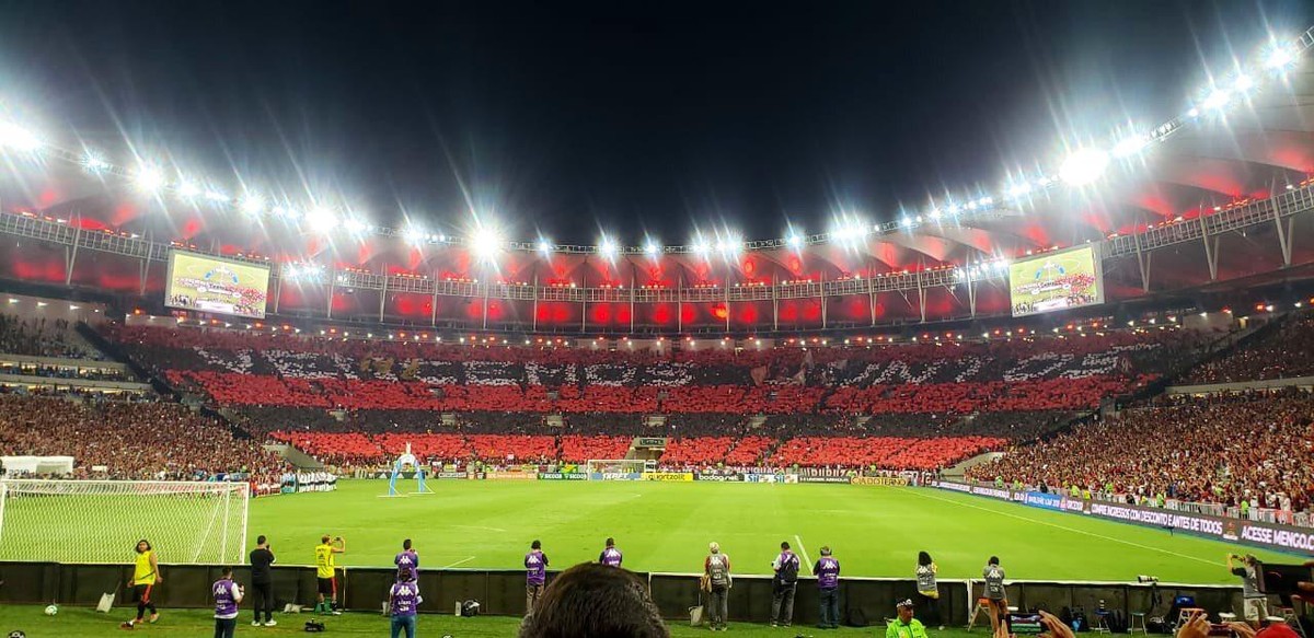 Torcida do Flamengo faz música e provoca Palmeiras: 'Não tem mundial