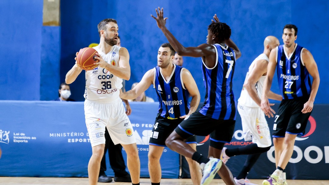 Corinthians Basquete - Sextou com Jogo 100! 💪🏾 . Hoje tem jogo do @nbb  contra o Botafogo no Parque S. Jorge, às 21h10. Confronto importante e  partida especial, é o 100º jogo