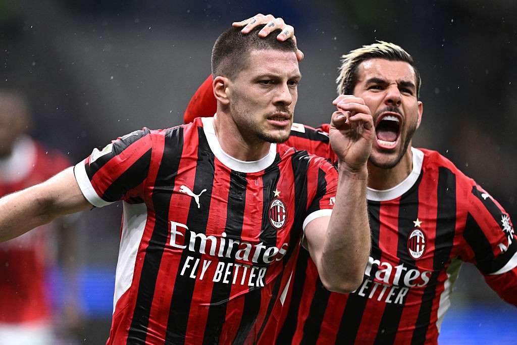 Botafogo negocia com Jović, atacante do Milan