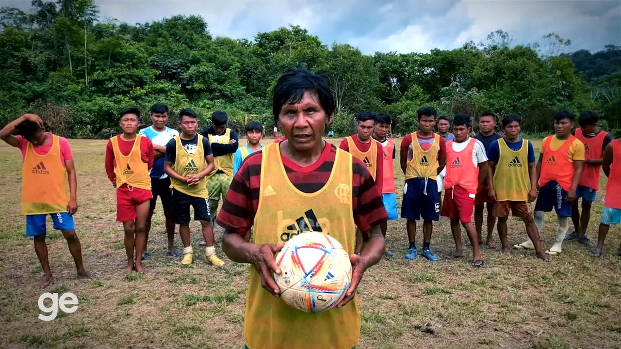 Diego Ribas manda material esportivo para aldeia indígena de RR apaixonada pelo Flamengo