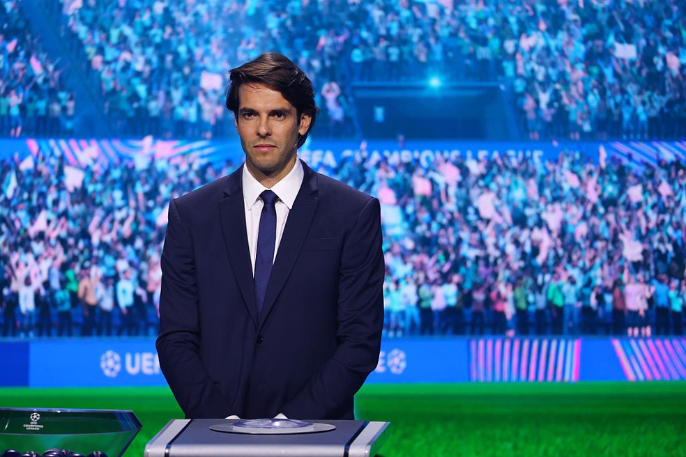Kaká durante sorteio da Champions — Foto: Getty Images