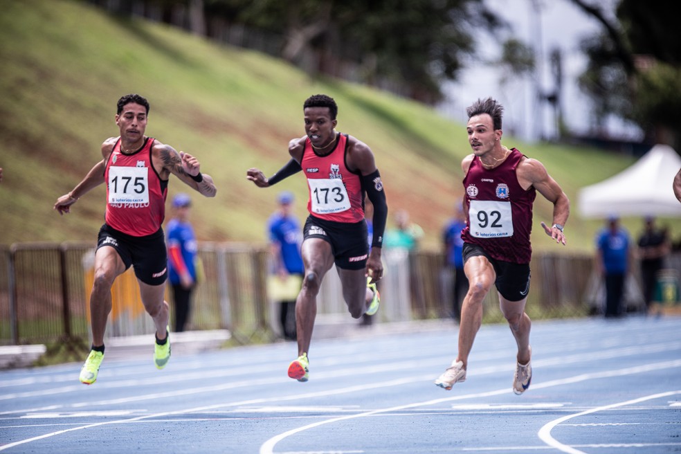 Thiago Gobatti na semifinal dos 60m do Brasileiro de provas similares ao indoor — Foto: Gustavo Alves/CBAt