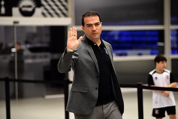 O plano de Marcelo Paz e Fernando Diniz para os reforços do Corinthians na janela de julho