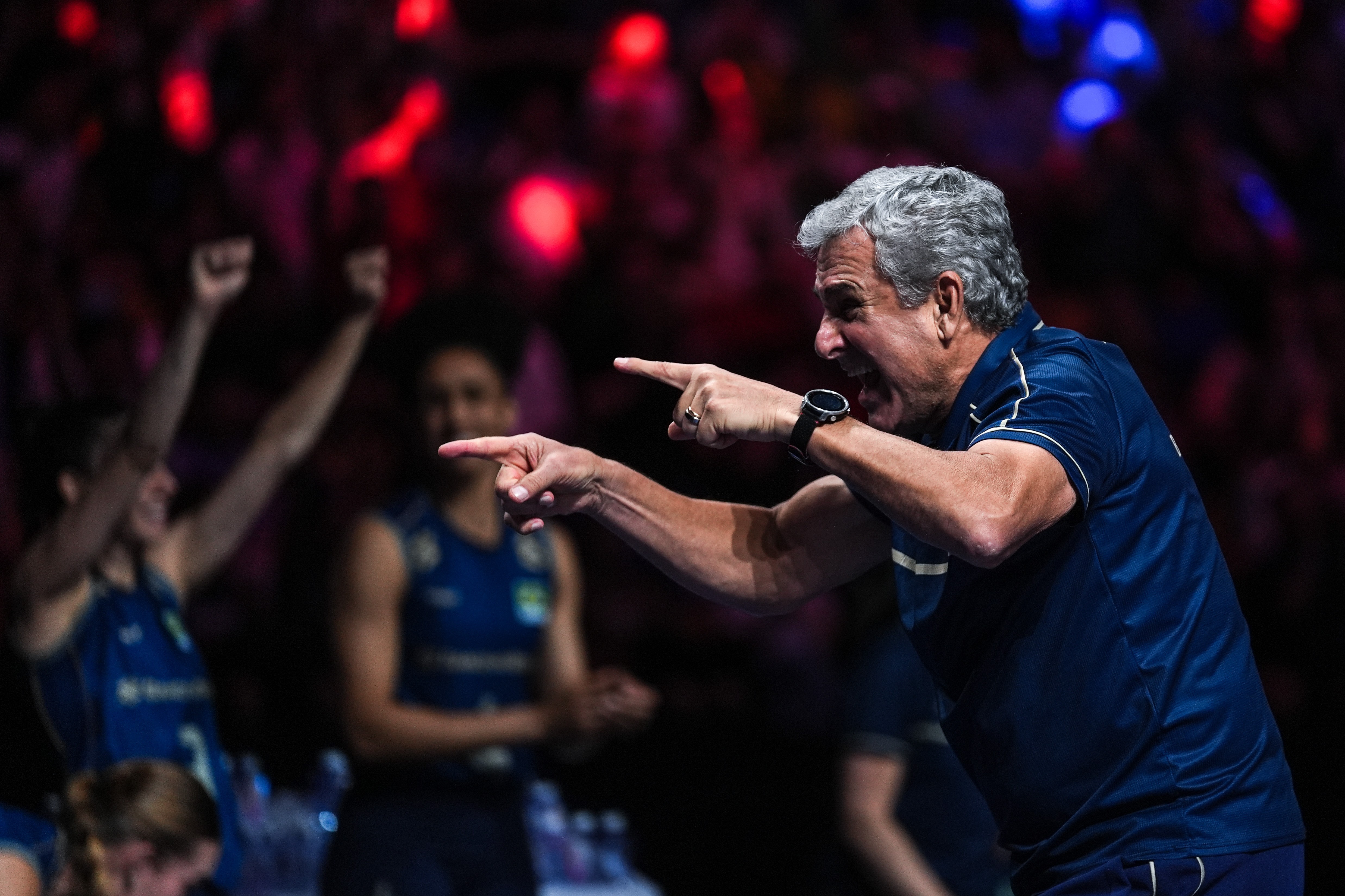 Zé Roberto pede calma na celebração por final da VNL: "Sem oba-oba"