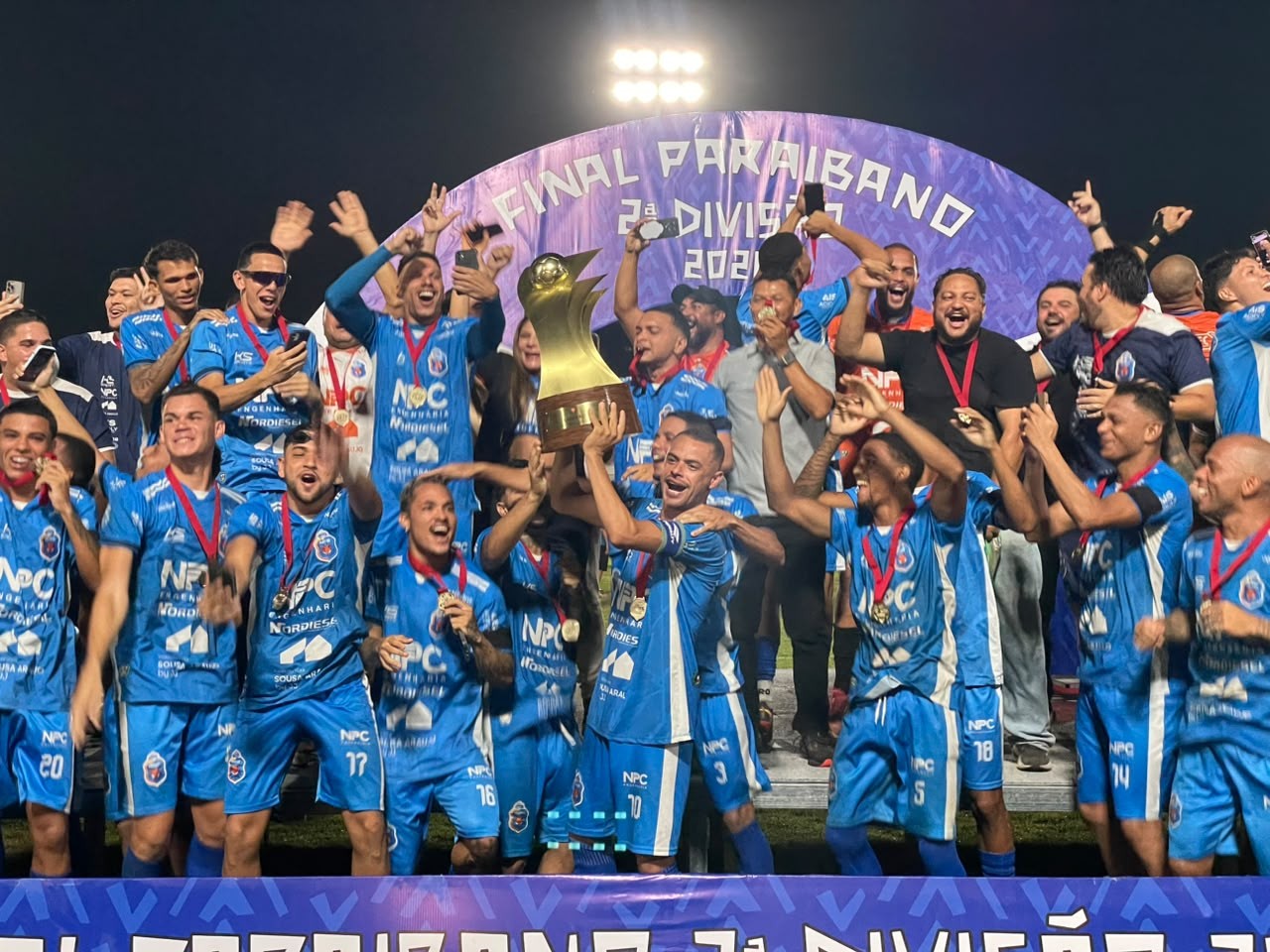 Entenda: Rafael Borges celebra título do Cruzeiro-PB na Segundona e deixa futuro em aberto