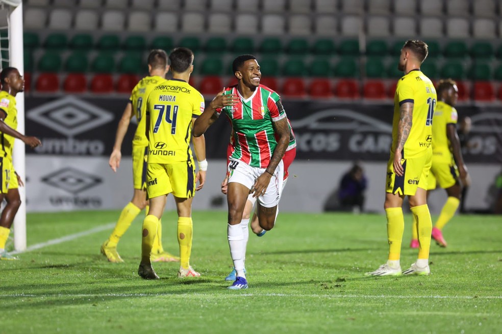 Emprestado pelo Flamengo, André comemora primeiro gol pelo Estrela da Amadora