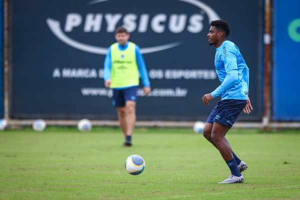 Renato sofre com desfalques na zaga e define equipe para enfrentar São Paulo