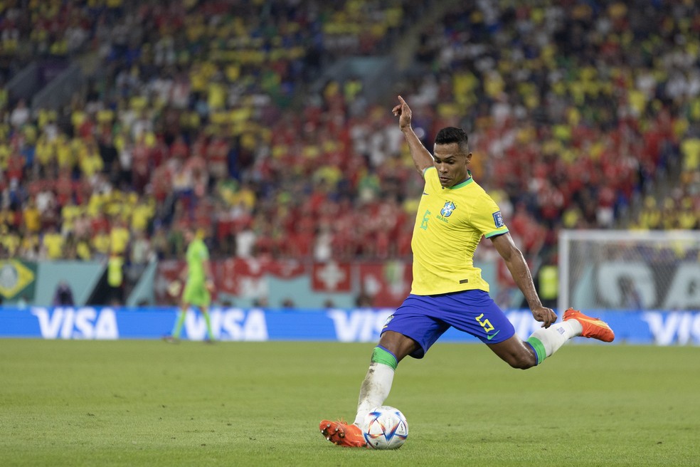 Alex Sandro em ação pela seleção brasileira — Foto: Lucas Figueiredo/CBF