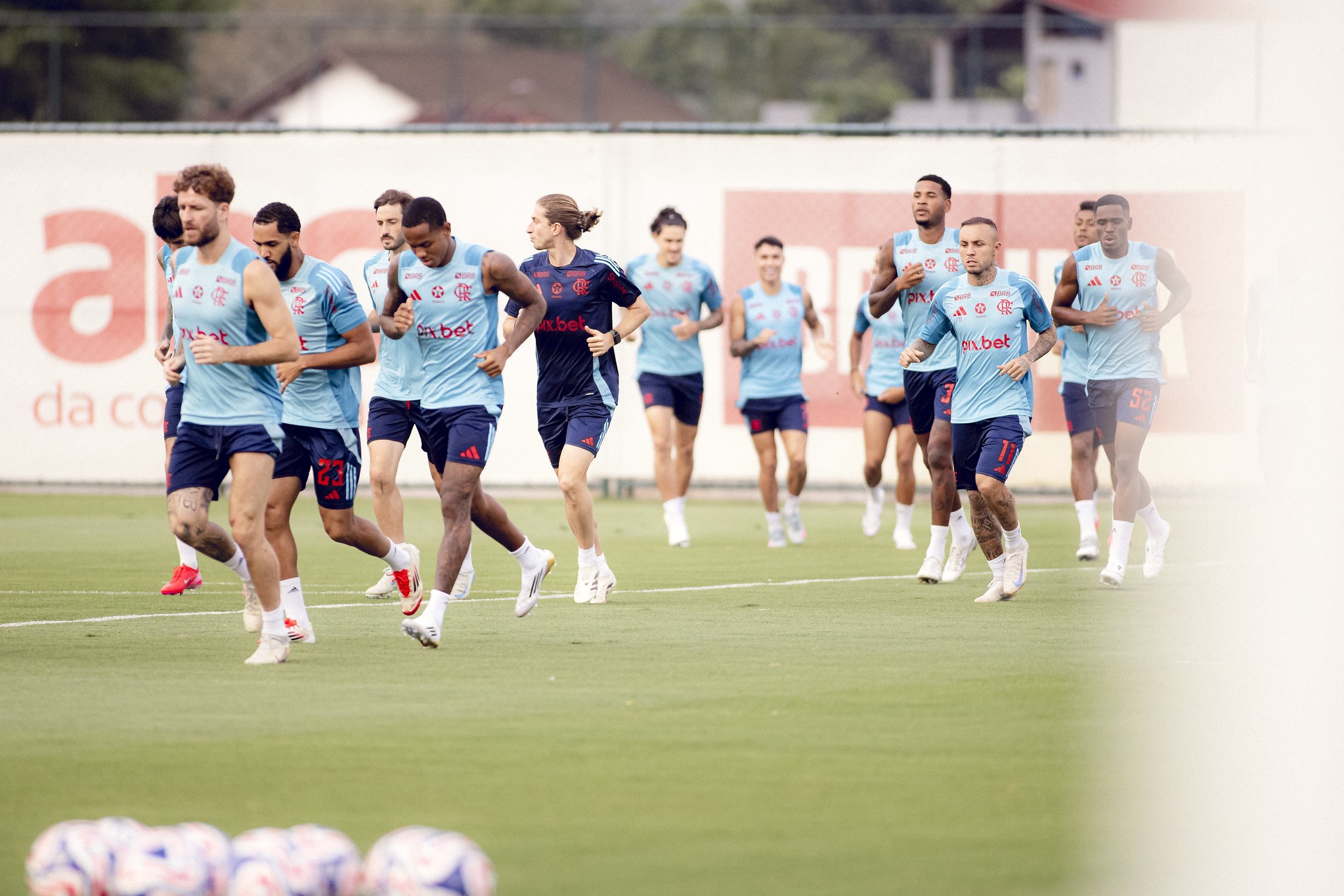 Flamengo inicia preparação para a Copa do Mundo de Clubes; confira vídeo.