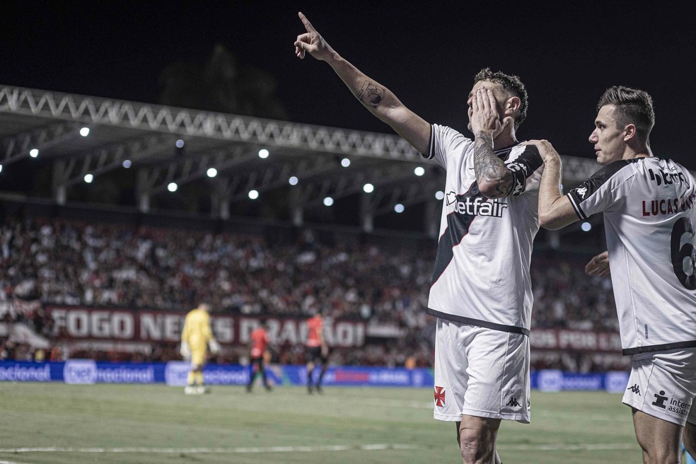 Vegetti, Atlético-GO e Vasco