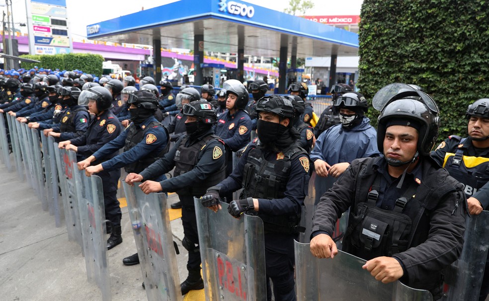 Barreiras de policiais — Protesto na Cidade do México