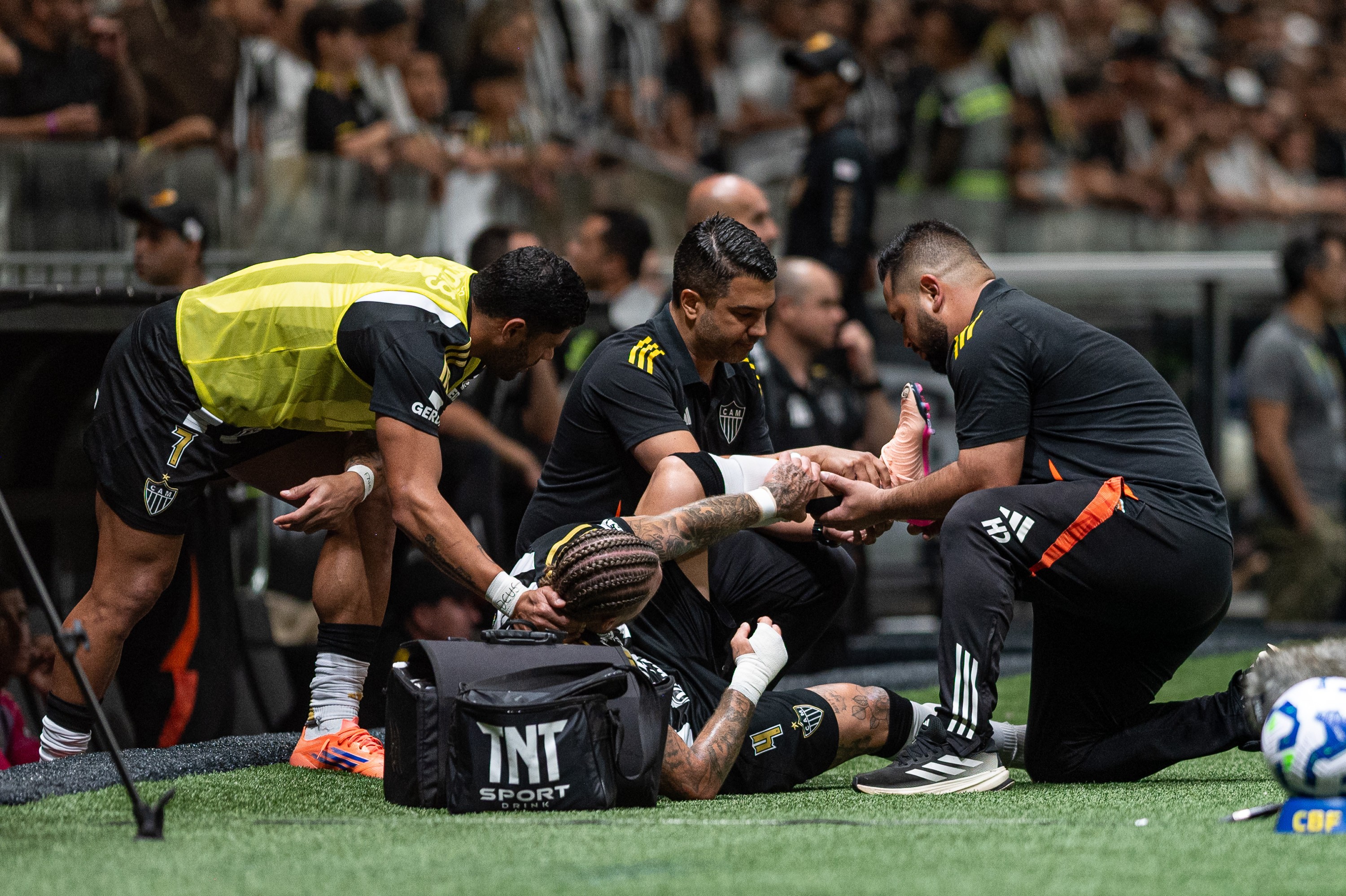 Lyanco sofre ruptura do ligamento e passará por cirurgia