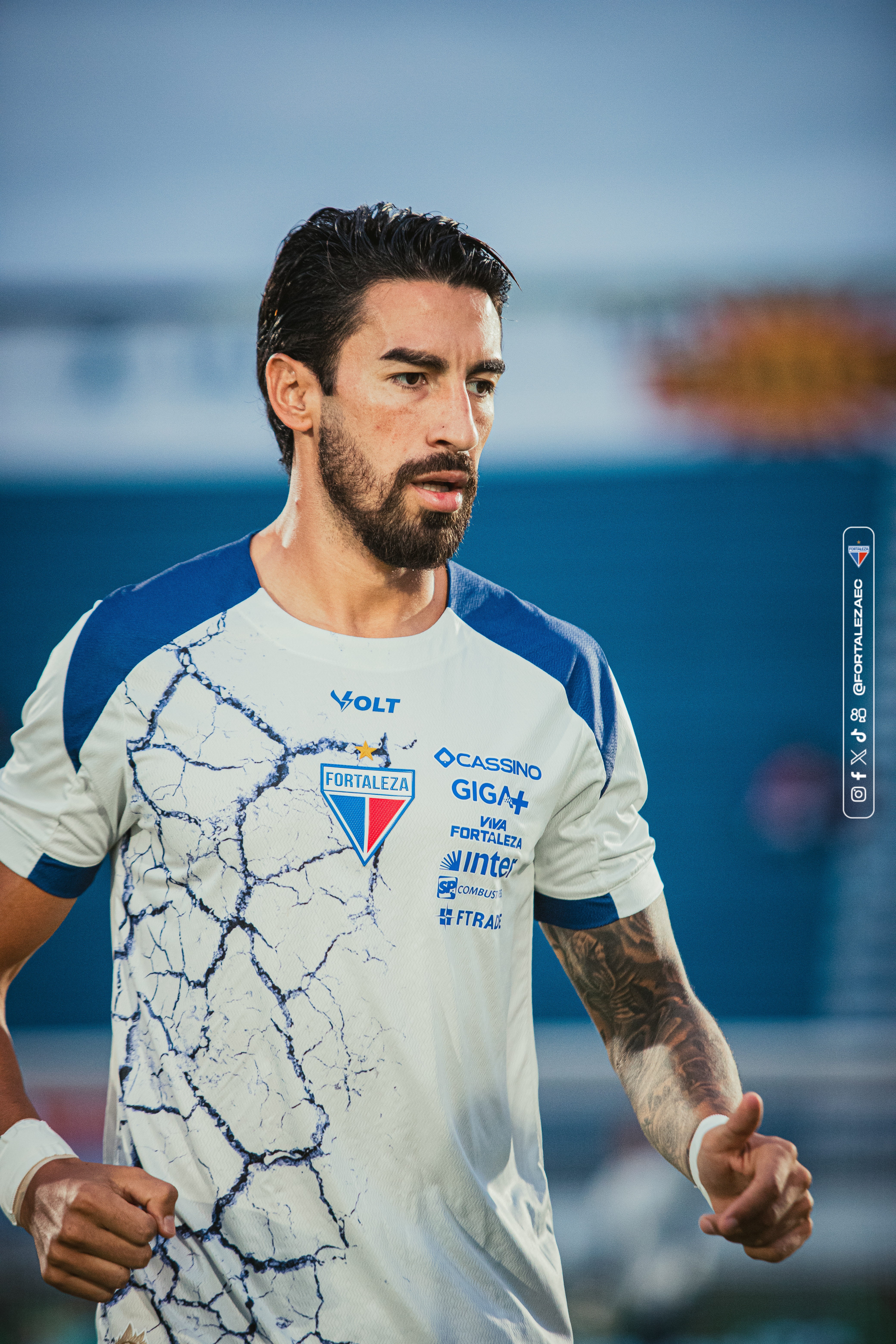 Investigação policial no Corinthians envolve influenciador e jogador do Fortaleza.