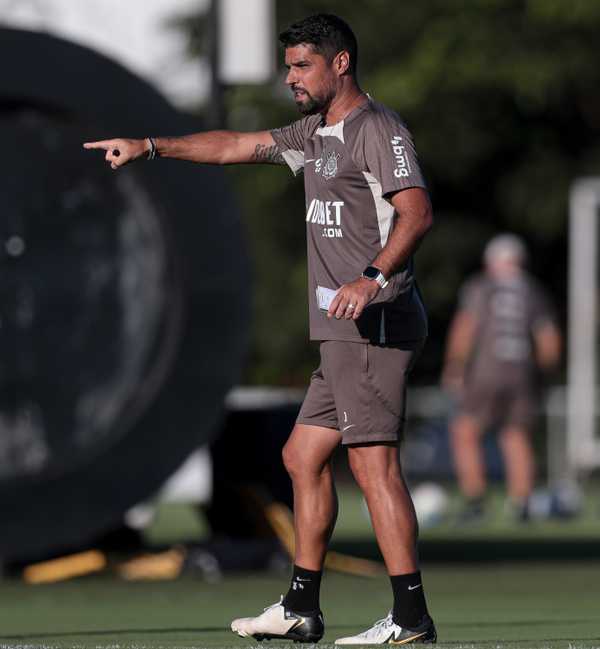 Corinthians se reapresenta e Diego Palacios treina normalmente após derrota para Bragantino.