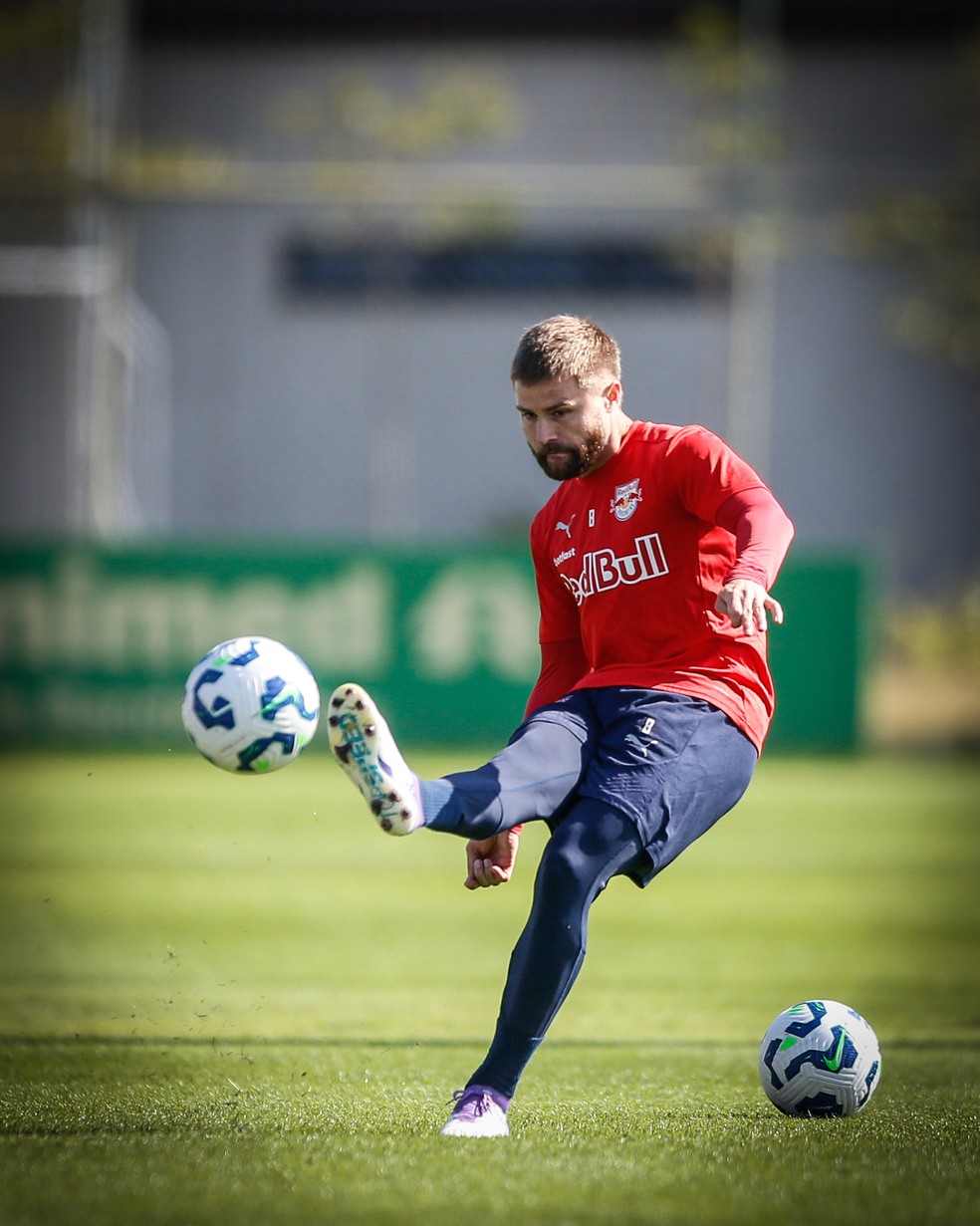 Eduardo Sasha em treino do Bragantino — Foto: Ari Ferreira/Red Bull Bragantino
