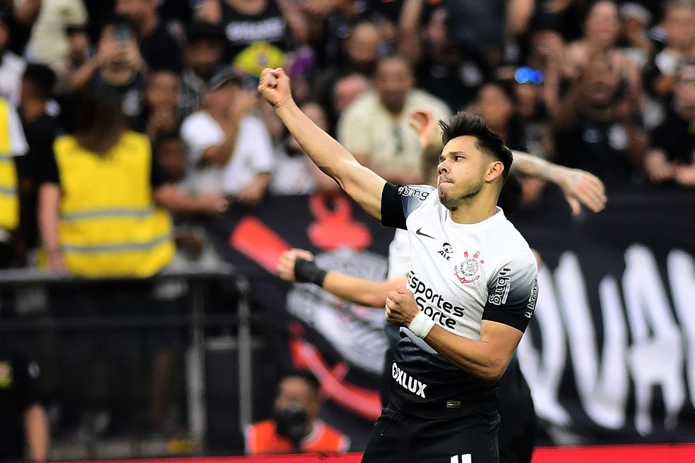 Romero comemora gol do Corinthians contra o Flamengo — Foto: Marcos Ribolli