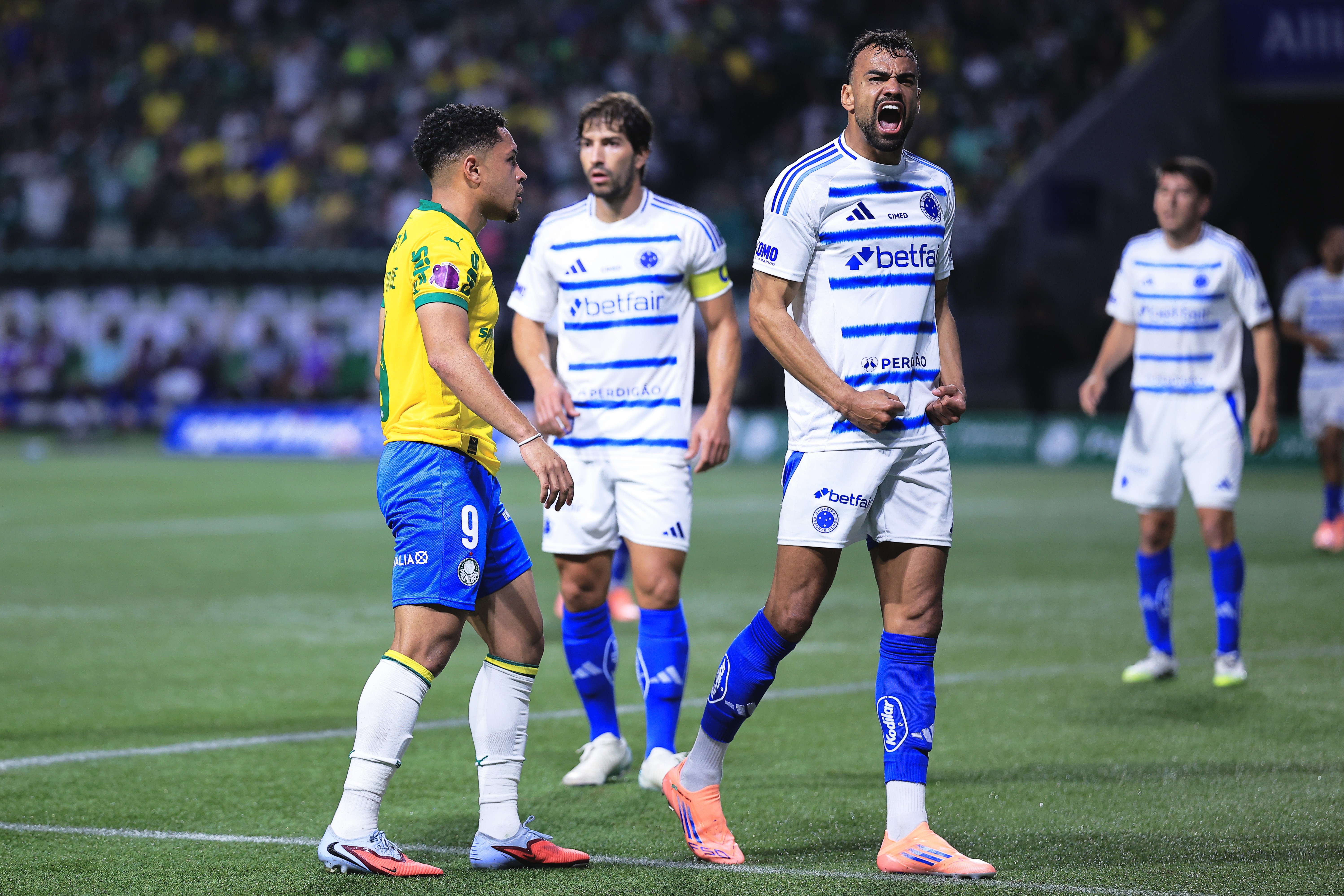 Cruzeiro pode assumir vice-liderança do Brasileirão após derrota do Palmeiras.
