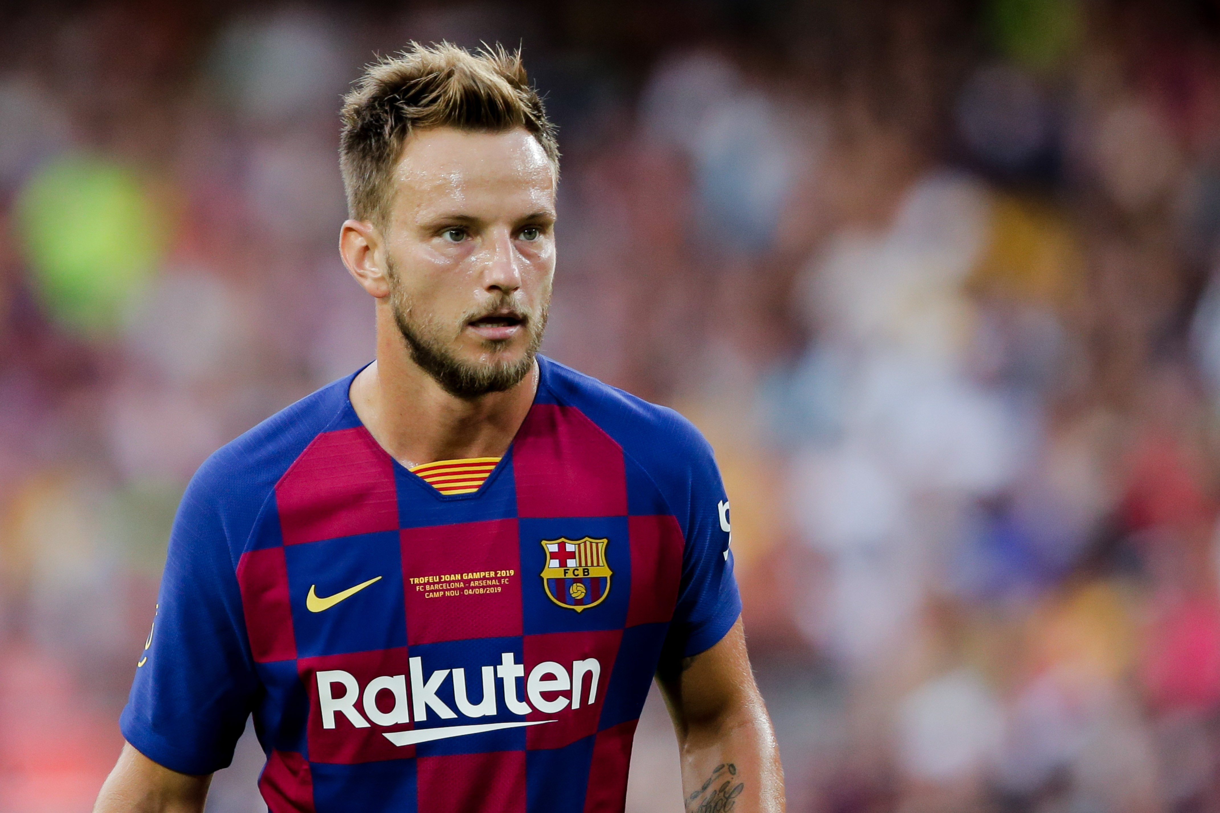 Rakitić, ex-Barcelona, anuncia aposentadoria aos 37 anos