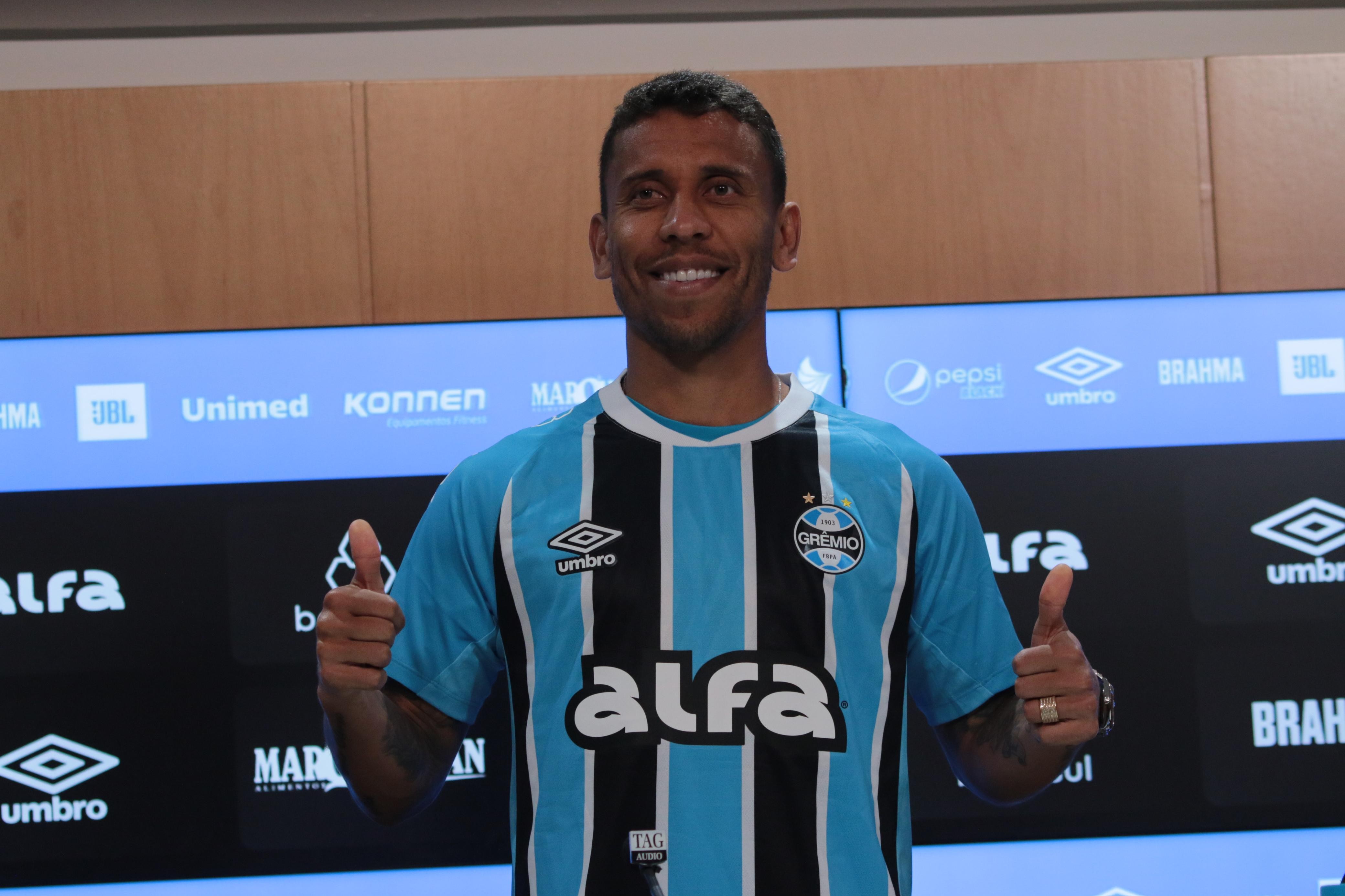 Marcos Rocha chega ao Grêmio e afirma: A idade não pesa