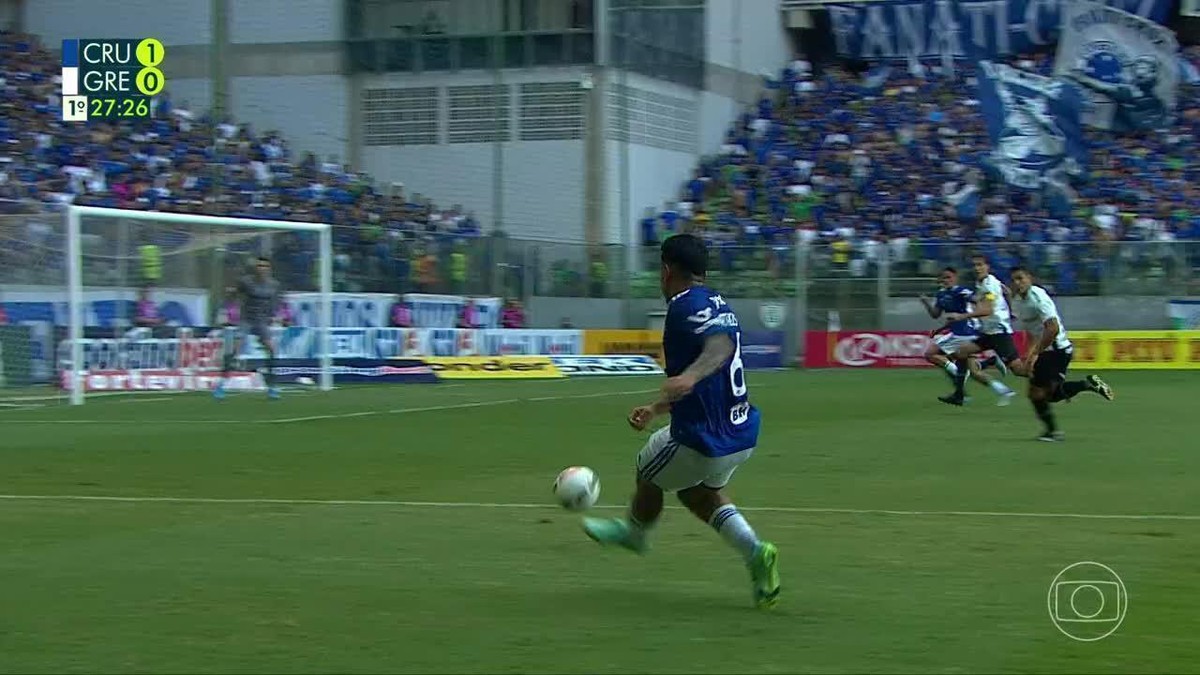 Pezzolano chega a 40 jogos no comando do Cruzeiro