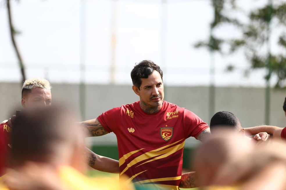 Victor Ramos em treino do Juazeirense — Foto: Bruno Lopes / Juazeirense