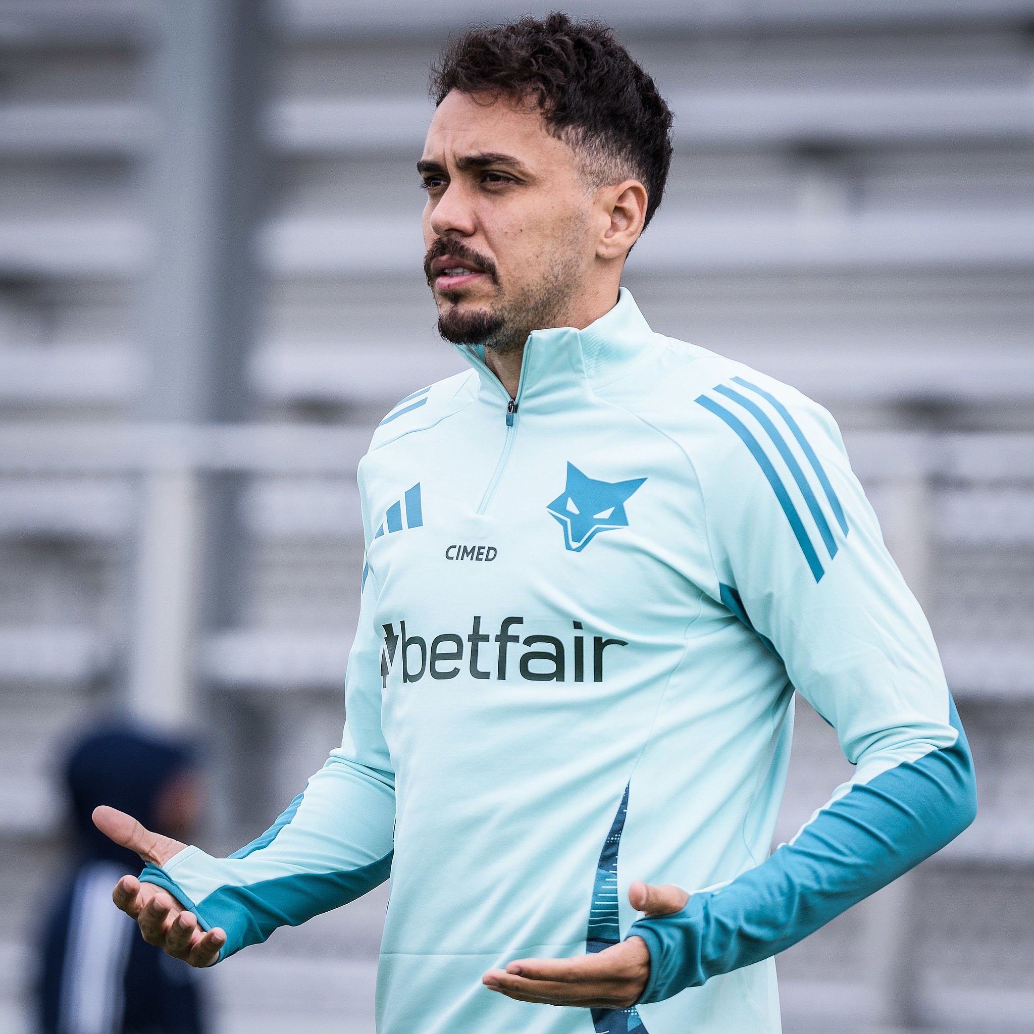 Cruzeiro tem Eduardo com pena reduzida, mas jogador será desfalque.