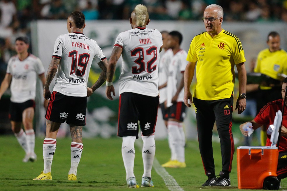 Everton Cebolinha, Vidal e Dorival Junior no Flamengo — Foto: Gilvan de Souza/Flamengo