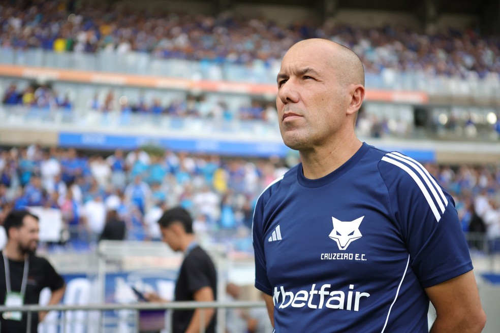 Leonardo Jardim, técnico do Cruzeiro, durante partida contra o Vitória — Foto: Gilson Lobo/AGIF