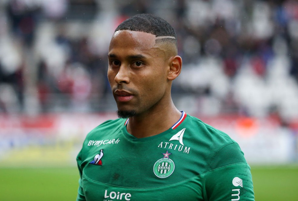 Gabriel Silva em ação pelo Saint-Étienne — Foto: Getty Images