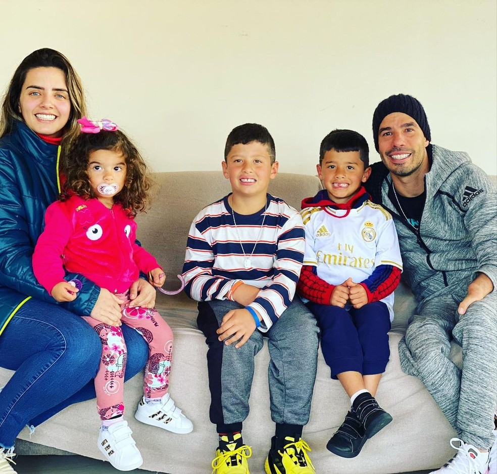 Raquel e Daniel com os filhos Hadassa, Daniel e Asaph  — Foto: Reprodução Instagram Daniel Dias