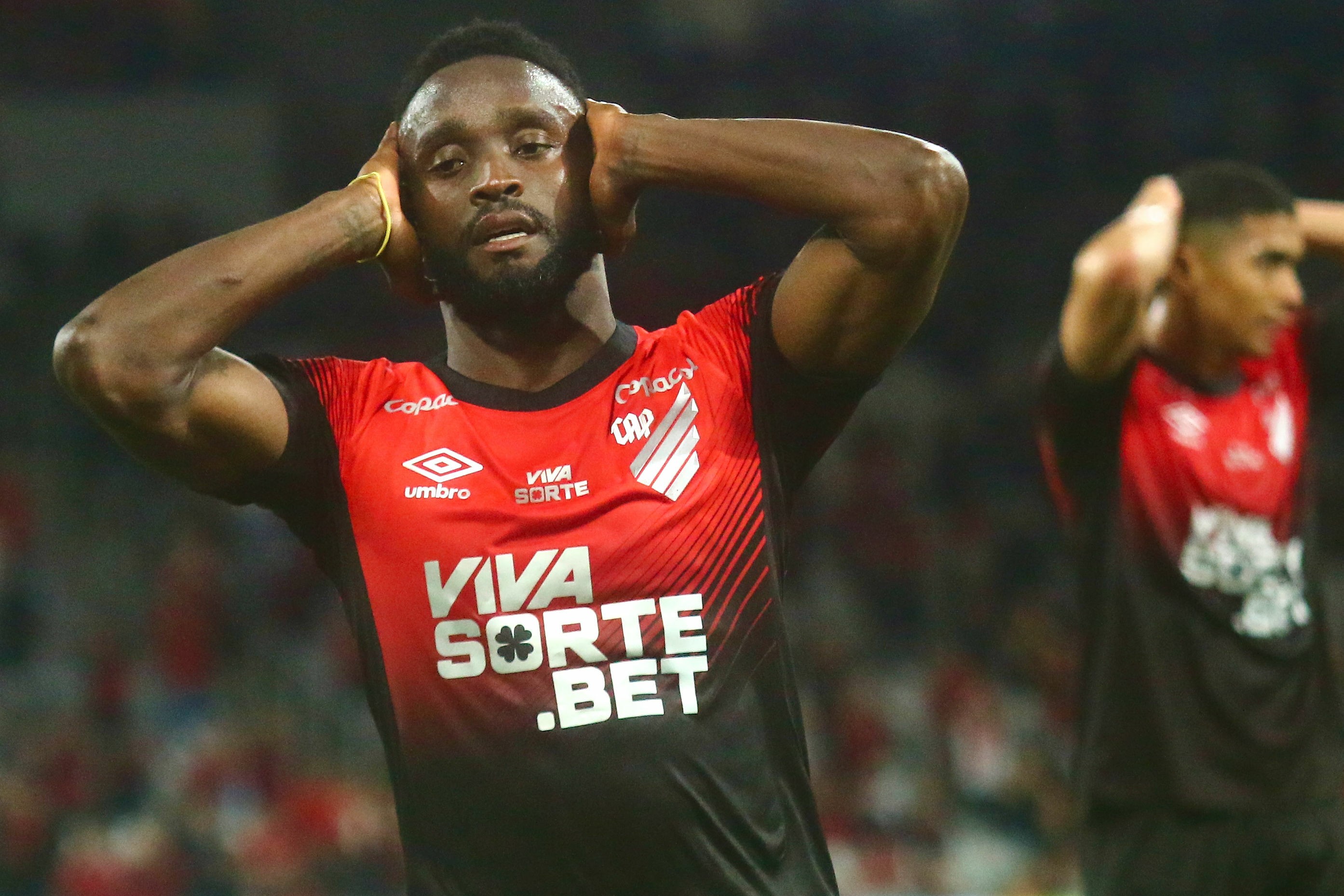 Análise: Athletico decepciona e vê Athletiba ganhar tom de final