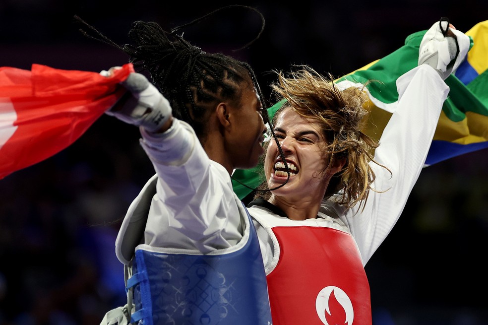 Ana Carolina comemora o ouro no taekwondo — Foto: Elsa/Getty Images