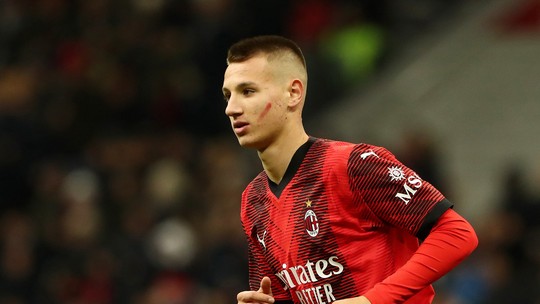 Milan usa jogador mais jovem da história do Italiano e vence a Fiorentina