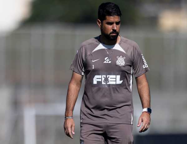 Questões externas impactam rotina de atletas no CT e blindagem de Antônio no Corinthians
