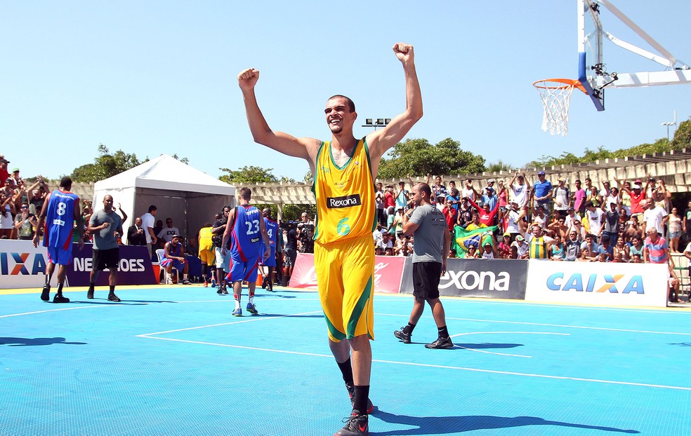 Pessoas jogando basquete 3x3 no Ibirapuera - Esportes para se