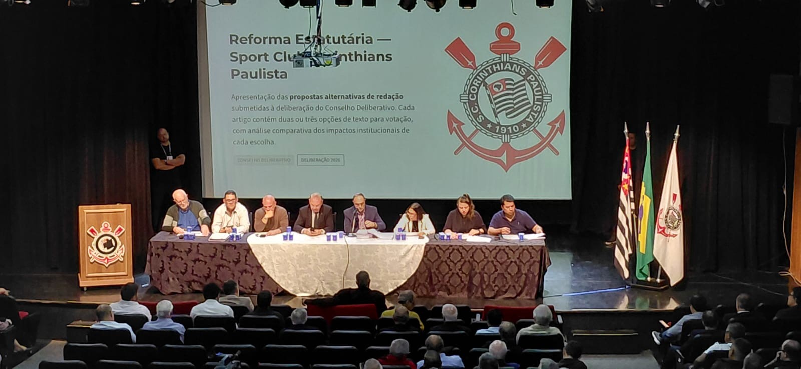 Votação de estatuto do Corinthians acaba em bate-boca no Conselho | Ge