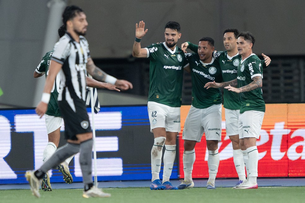 Gol de Felipe Anderson em Botafogo x Palmeiras  Foto: Jorge Rodrigues/AGIF