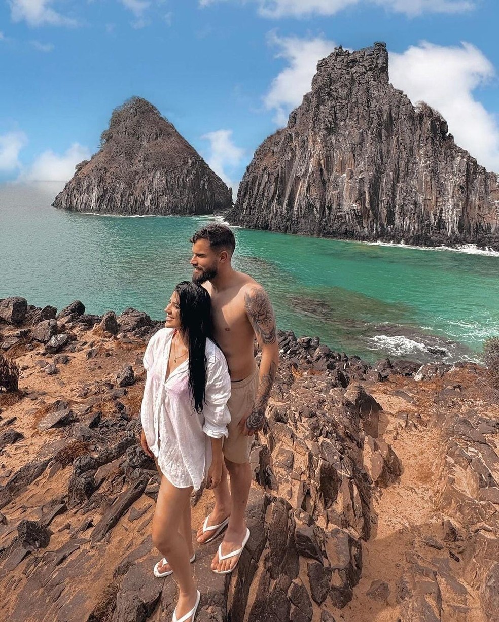 Matheus Cunha e a esposa em Fernando de Noronha — Foto: Divulgação