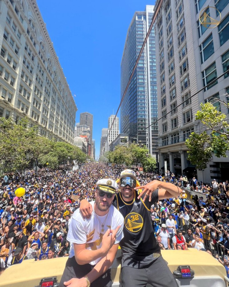 Torcida dos Warriors recebe campeões da NBA com festa na Califórnia | Ge